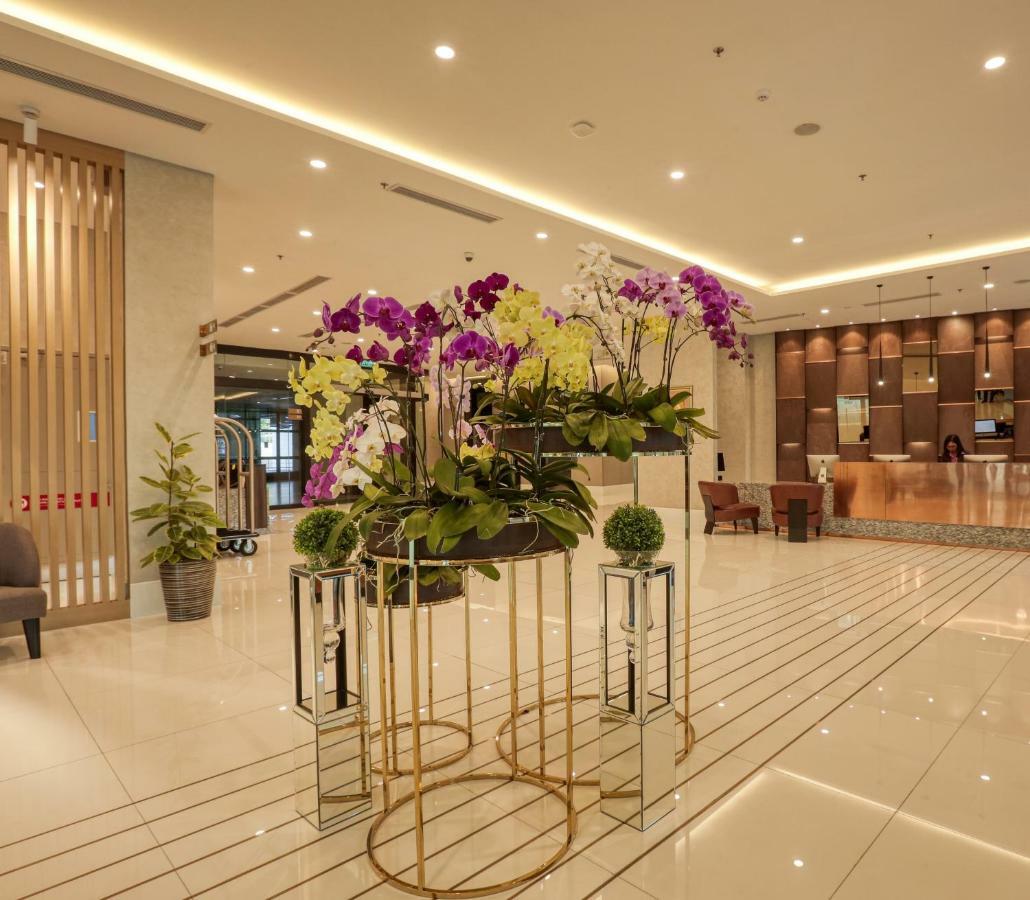 Mercure Living プトラジャヤ エクステリア 写真 The lobby of the hotel